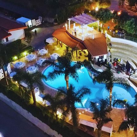 Residence Hotel La Taverna 카포바티카노 외부 사진