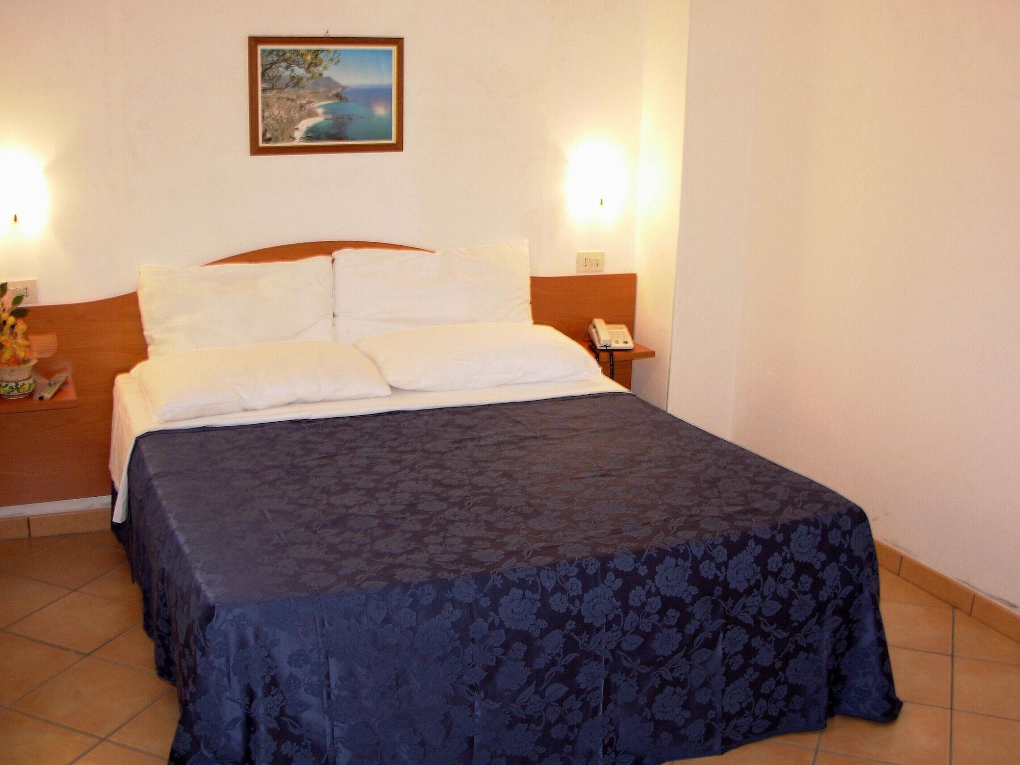 Residence Hotel La Taverna 카포바티카노 외부 사진