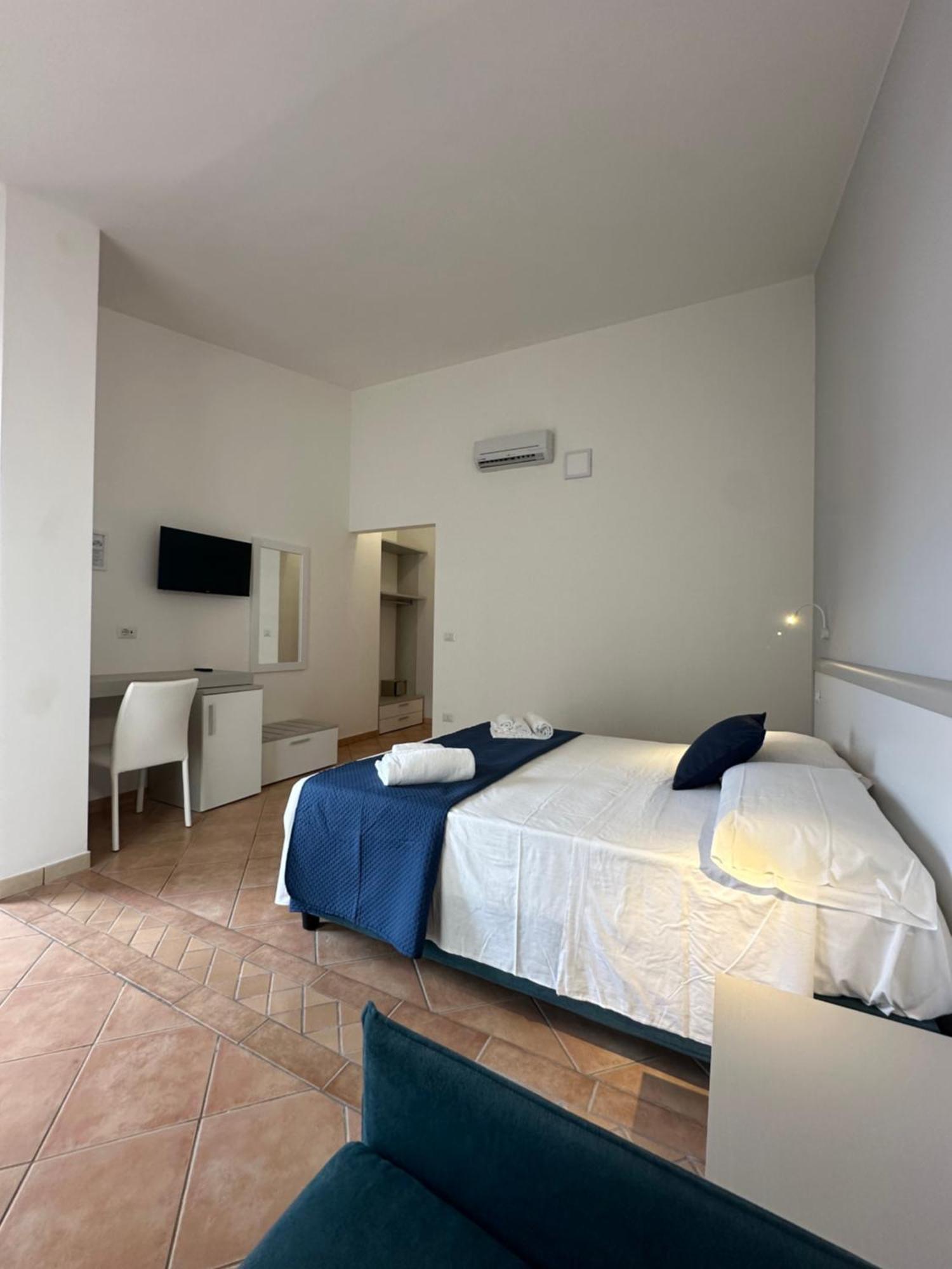 Residence Hotel La Taverna 카포바티카노 외부 사진