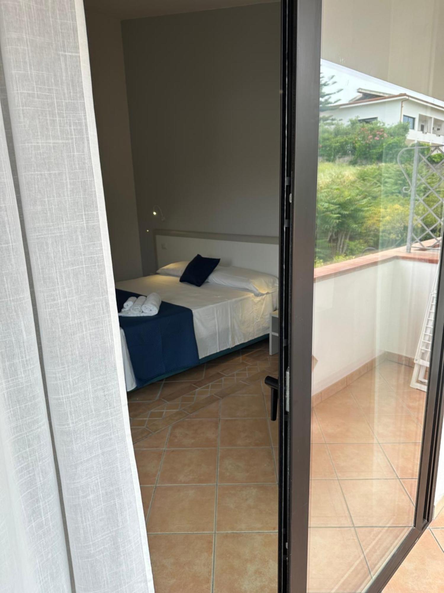 Residence Hotel La Taverna 카포바티카노 외부 사진