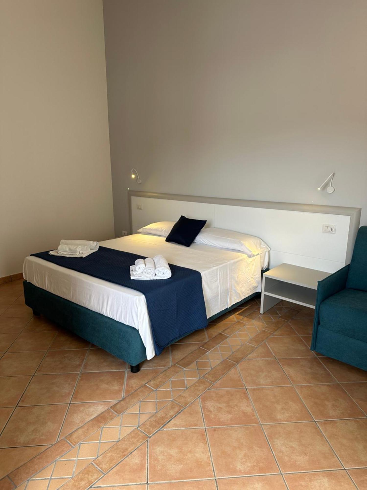 Residence Hotel La Taverna 카포바티카노 외부 사진