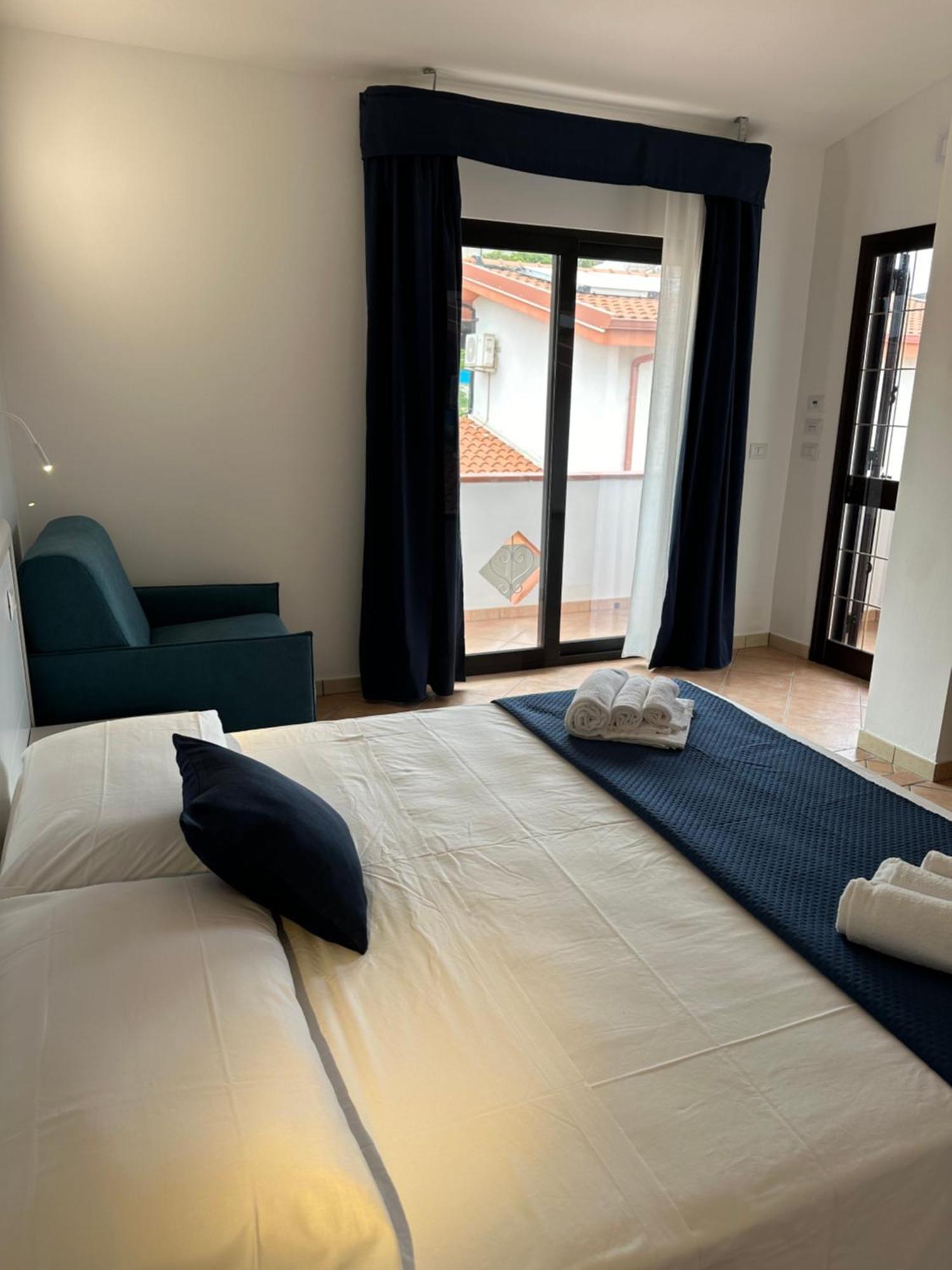 Residence Hotel La Taverna 카포바티카노 외부 사진