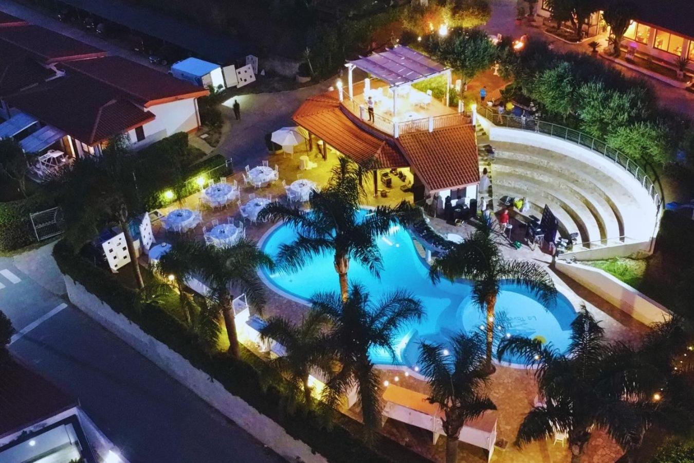 Residence Hotel La Taverna 카포바티카노 외부 사진
