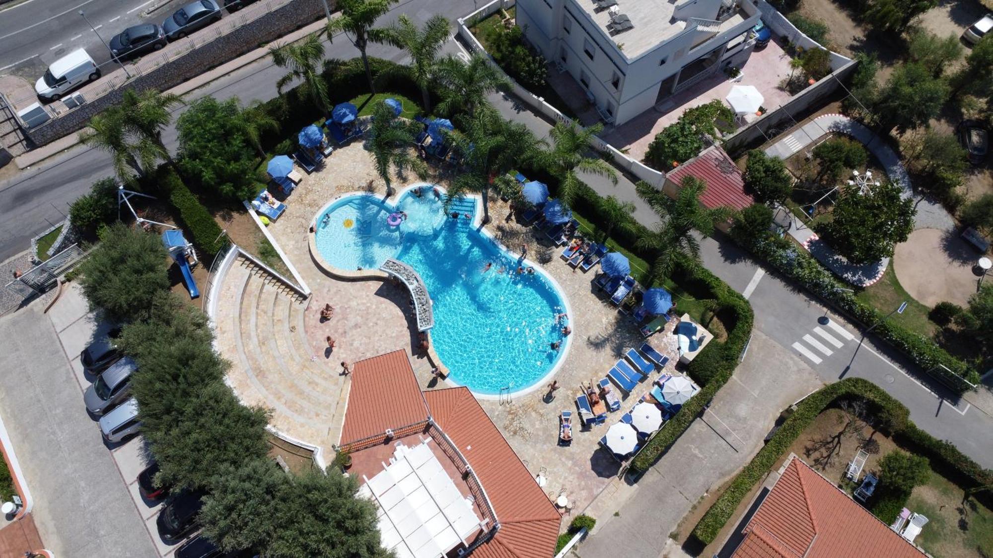Residence Hotel La Taverna 카포바티카노 외부 사진