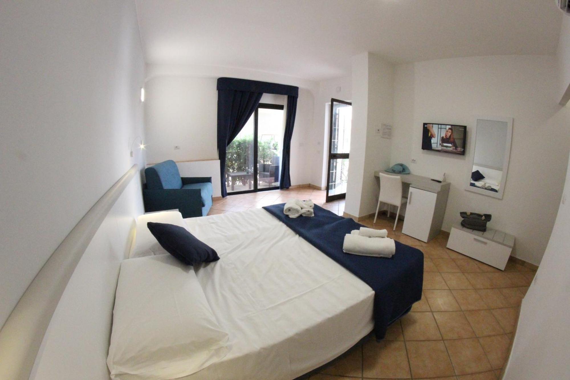 Residence Hotel La Taverna 카포바티카노 외부 사진