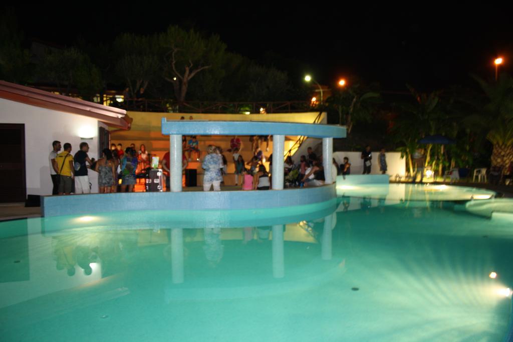 Residence Hotel La Taverna 카포바티카노 외부 사진