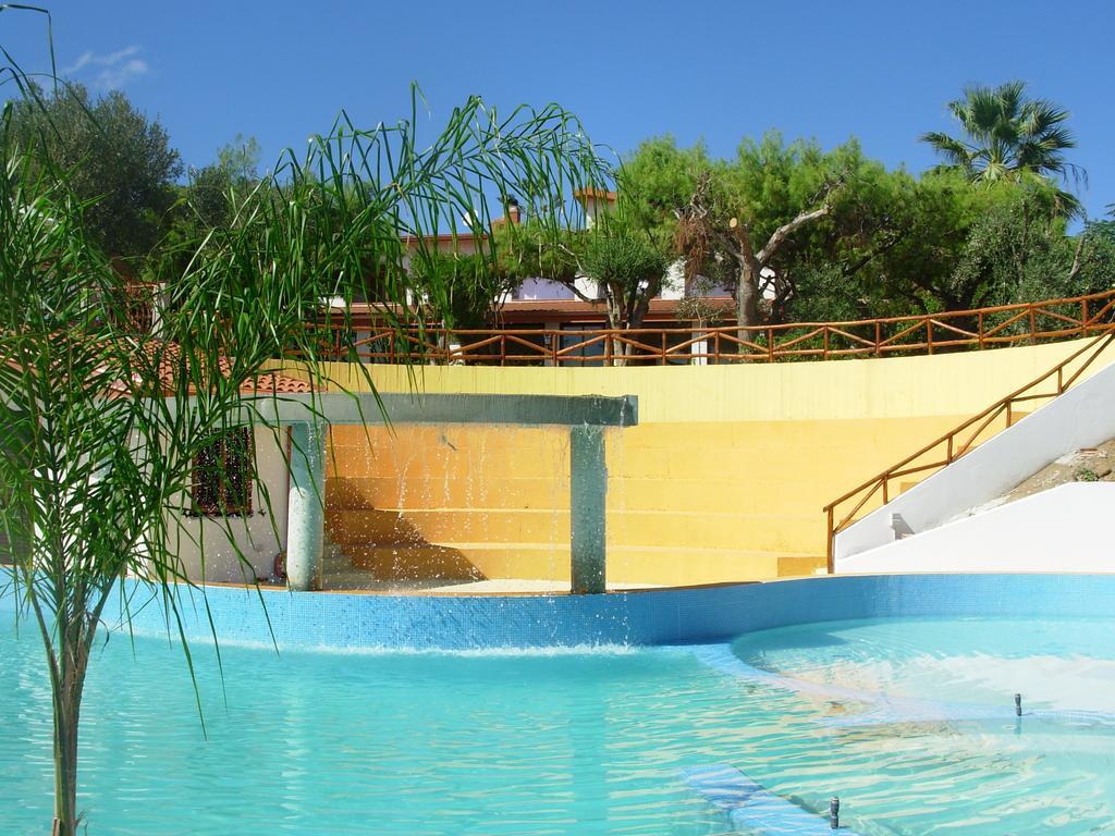 Residence Hotel La Taverna 카포바티카노 외부 사진
