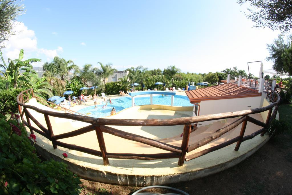 Residence Hotel La Taverna 카포바티카노 외부 사진
