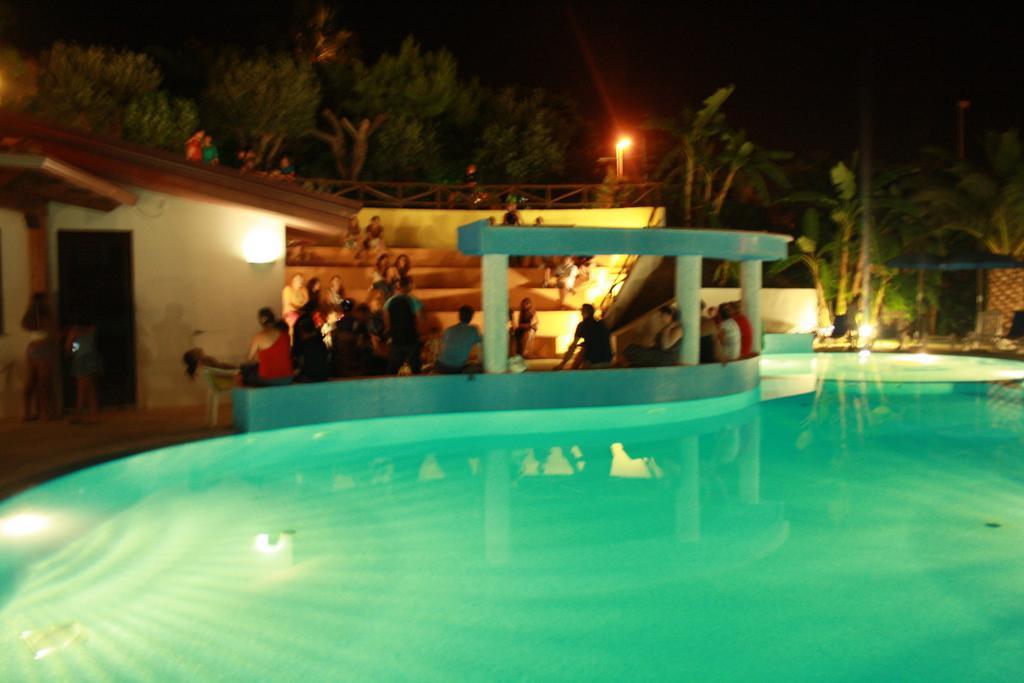 Residence Hotel La Taverna 카포바티카노 외부 사진